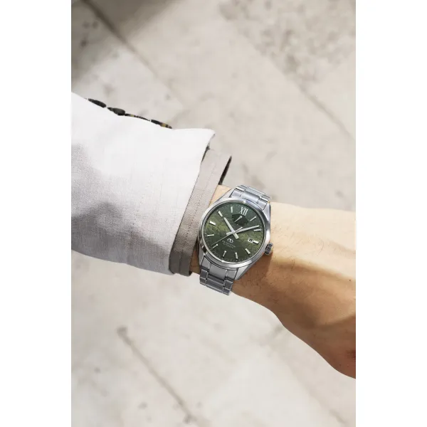 34 FOrient Star Contemporary M8 Date Automatic